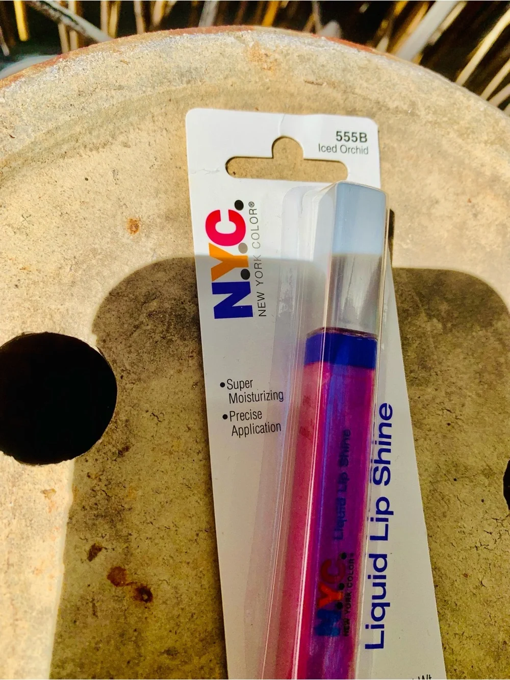 NYC Liquid Lip Shine Iced Orchid - Shimmery Purple-Pink